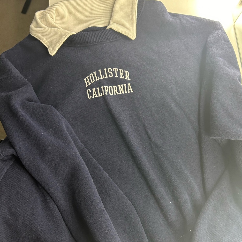 Soft Hollister crewneck sweater